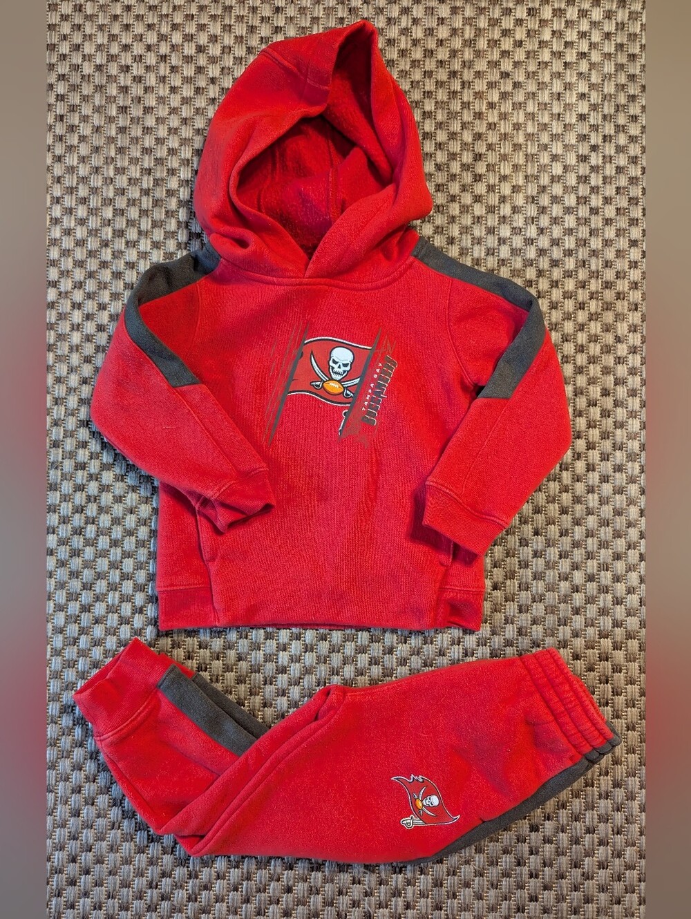 Tampa Bay Buccaneers NFL Team Apparel Kids Sweatsuit 3T Football